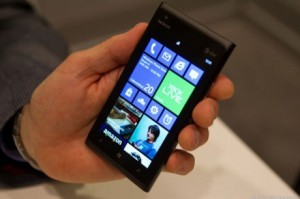 New Windows 8 Phone Keyboard Oriented for One-Thumb Typing